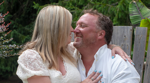 couple-kissing