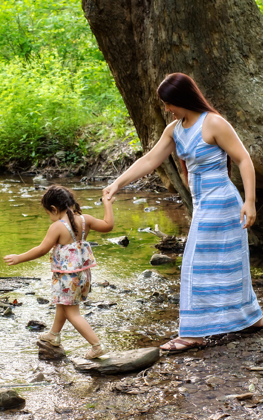 woman-and-child-in-the-woods